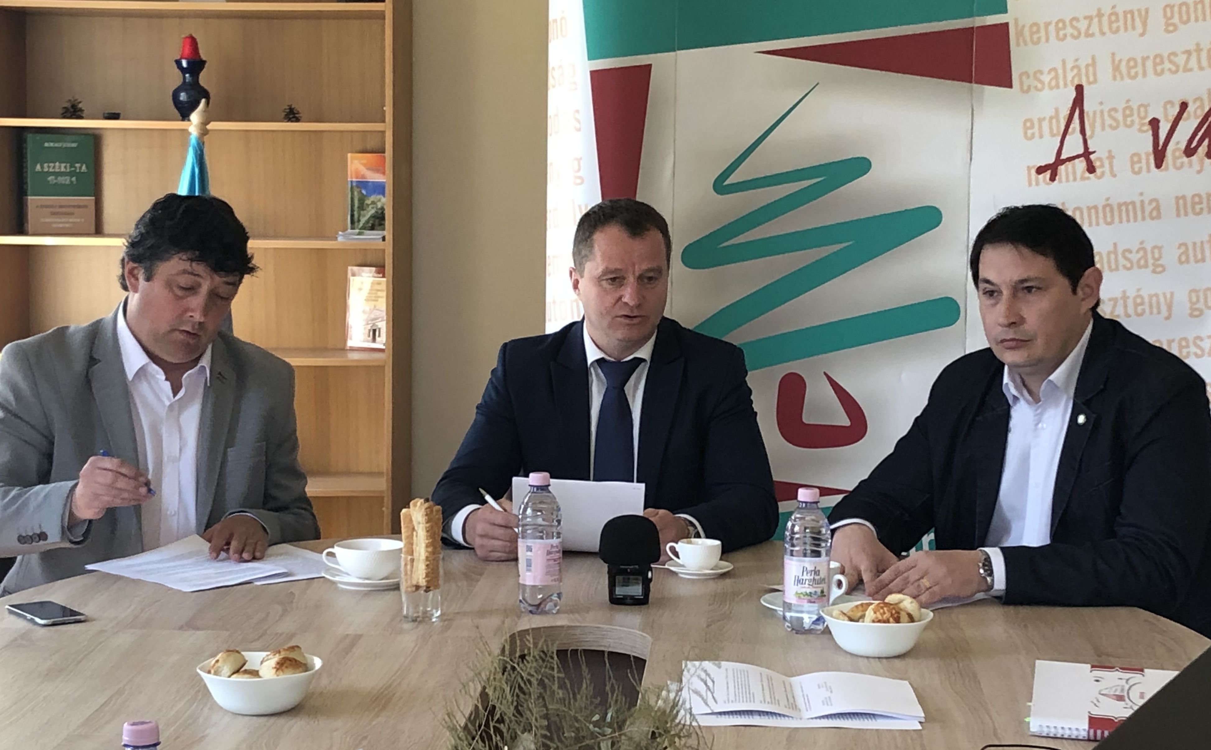 Kulcs�r-Terza J�zsef, Mezei J�nos, Salamon Zolt�n