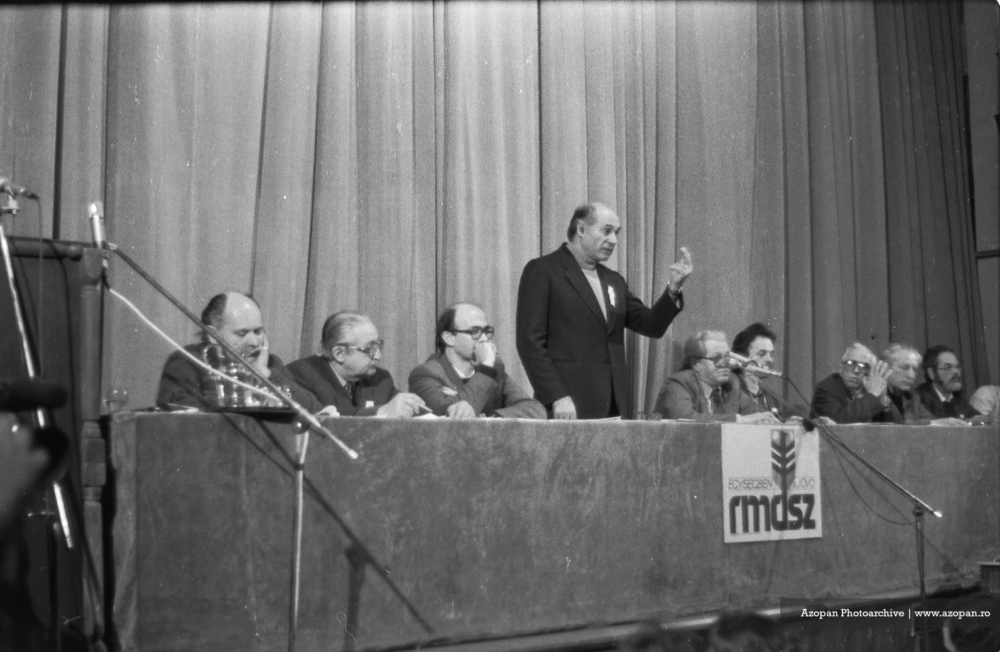 Marosv�s�rhely, 1990. janu�r 13. Domokos G�za, az RMDSZ eln�ke besz�l a Rom�niai Magyarok Demokratikus Sz�vets�g�nek alakul� �l�s�n. Fot�: B�lint Zsigmond, azopan.ro