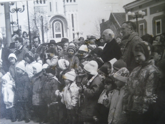 A gyerekek is �nnepeltek, 1990 m�rciusa