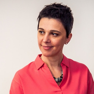 Cs�p Andrea, az RMDSZ parlamenti k�pvisel�je, az � nev�hez k�t�dik a csal�don bel�li er�szak megel�z�s�t �s visszaszor�t�s�t el�seg�t� t�rv�ny m�dos�t�sa.