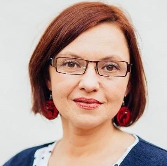 L�szl� �va, pszichol�gus, a BBTE Magyar Szociol�gia �s Szoci�lis Munka Int�zet�nek oktat�ja, az ARTEMIS – N�k az Er�szak ellen Egyes�let egyik alap�t�ja.