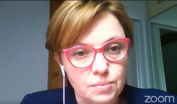 L�szl� �va, int�zetigazgat� egyetemi adjunktus, BBTE, �s az Artemis alap�t�tagja, pszichol�gus munkat�rsa. 