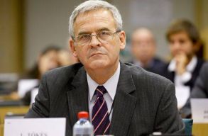 Magyar k�mnek nevezt�k T�k�s L�szl�t, a r�galmaz�kat joger�sen p�nzb�rs�gra �t�lt�k