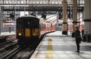 Sztr�jkba l�ptek a mozdonyszerel�k, k�shetnek a vonatok