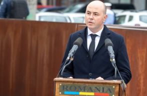 AUR-t�ntet�s: feljelent�st tett n�ci jelk�pek haszn�lata miatt Alexandru Muraru k�pvisel�