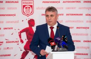 Mozg�s�tj�k a rend�r�ket, csend�r�ket az �nnepekre. 44 tonna pirotechnikai eszk�zt m�r elkoboztak