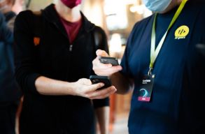 K�telez� Covid-igazolv�ny: a volt USR-s eg�szs�g�gyi miniszterek szerint nem lenne szabad engedni a t�ntet�knek