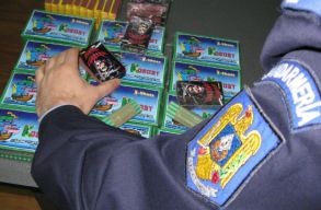 Negyven h�zkutat�s sor�n 10 tonna pirotechnikai eszk�zt foglaltak le a rend�r�k