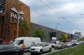 Ha a rom�n rend�rs�gen m�lott volna, lehet, hogy felrobban az egyik bukaresti bev�s�rl�k�zpont