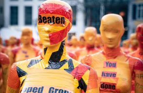 �jabb eset, amikor t�vols�gtart�si v�gz�s ellen�re b�ntalmazta �ldozatait az agresszor