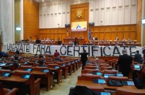 Azt k�veteli az AUR, hogy ne kelljen felmutatni a Covid-igazolv�nyt a k�zint�zm�nyekn�l