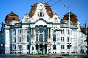 Friss�t�s: Bombariad� miatt ki�r�tett�k a temesv�ri katolikus l�ceumot. A m�sodik riaszt�s szerint a Iulius Townban van bomba