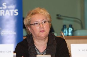 Alkotm�nyellenes az olt�s k�telez�v� t�tele a munkahelyen, mondja a N�p �gyv�dje