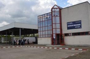 Egy szatm�rn�meti pizz�z�ban toborozt�k a klienseket a petei hat�r�tkel�n�l folytatott olt�si csal�ssorozathoz