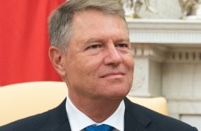 Johannis a kisebbs�geket dics�ri: jelent�sen hozz�j�rulnak t�rsadalmunk koh�zi�j�hoz, mondja