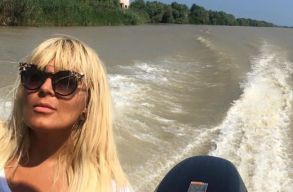 Elena Udrea nem hajland� beoltatni mag�t, �s a Facebookon panaszkodik, mert nem mehet vend�gl�be