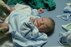 2020-ban (is) nagyon magas volt a 19 �v alatti any�k sz�ma Rom�ni�ban, Maros megy�ben legrosszabb a helyzet