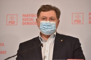 Az eg�szs�g�gyi miniszter rem�nykedik, hogy r�videsen lesz politikai d�nt�s a z�ldigazolv�nyok munkahelyi k�telez�s�r�l