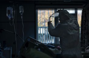 K�sznak felfel� a sz�mok: m�r 6000 �j esetr�l �s 44 szem�ly hal�l�r�l �rkezett jelent�s