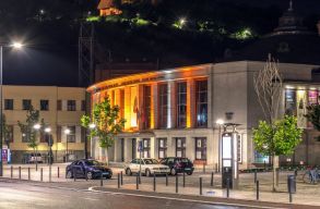 Elkapta a rend�rs�g a tolvajokat, akik ki�r�tett�k a kolozsv�ri magyar sz�nh�z p�nc�lszekr�ny�t