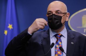 Arafat: az oltottak �s a Covid-19-b�l kigy�gyultak eset�ben 5 napra, m�s esetekben 10 napra cs�kken a karant�n id�tartama