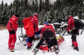 125 bajba jutott szem�lyen seg�tettek a hegyiment�k az elm�lt 24 �r�ban