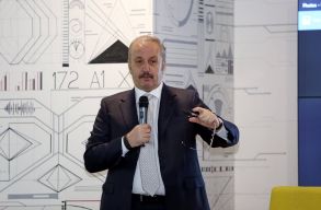 A v�delmi miniszter szerint Rom�nia akkor sem �ll hadba, ha az oroszok lerohanj�k Ukrajn�t