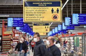 Marad a vesz�lyhelyzet, de a bev�s�rl�k�zpontok �lelmiszer�zleteibe m�r korl�toz�sok n�lk�l bel�phetnek a v�s�rl�k