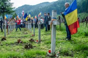 �zv�lgyi katonatemet�: el kell t�vol�tani a t�rv�nytelen�l fel�ll�tott betonkereszteket