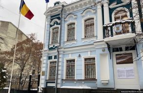 A k�l�gy elrendelte a nem l�tfontoss�g� diplom�ciai szem�lyzet kivon�s�t Ukrajn�b�l